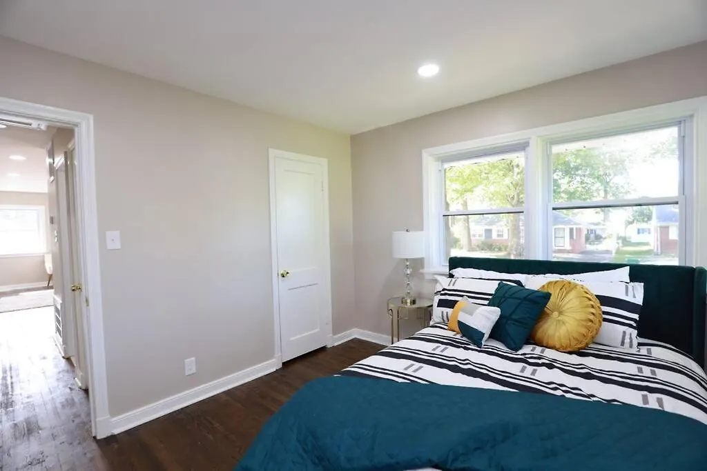 Sleek And Luxe Escape A Haven For Your Staycation! Richmond Holiday home