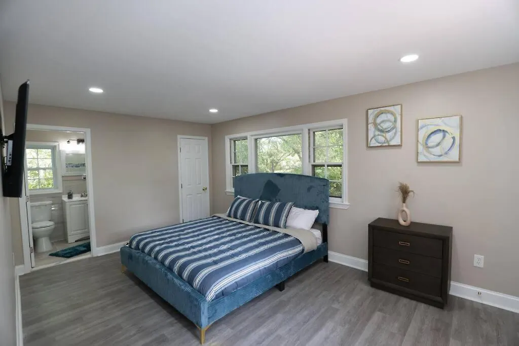 Sleek And Luxe Escape A Haven For Your Staycation! Richmond