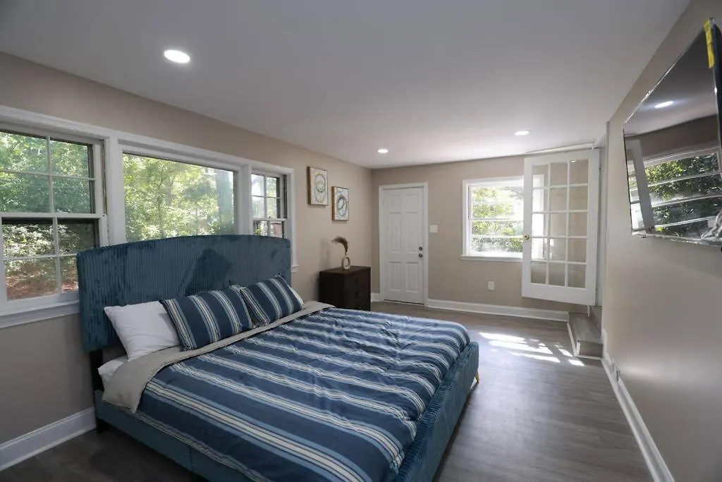 Sleek And Luxe Escape A Haven For Your Staycation! Richmond Holiday home