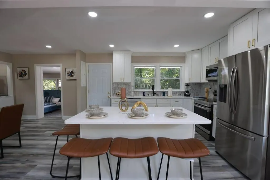 Holiday home Sleek And Luxe Escape A Haven For Your Staycation! Richmond