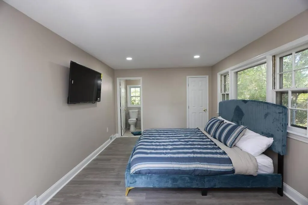 Sleek And Luxe Escape A Haven For Your Staycation! Richmond 0*,  United States