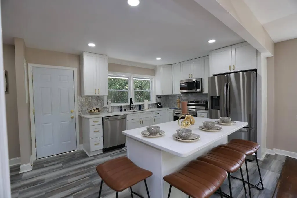 Sleek And Luxe Escape A Haven For Your Staycation! Richmond