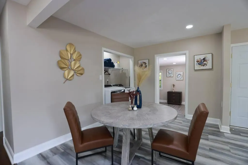 Sleek And Luxe Escape A Haven For Your Staycation! Richmond United States