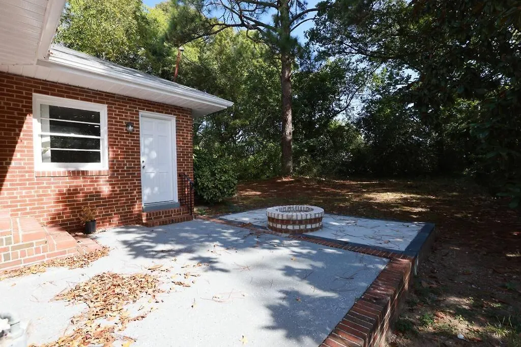 Holiday home Sleek And Luxe Escape A Haven For Your Staycation! Richmond