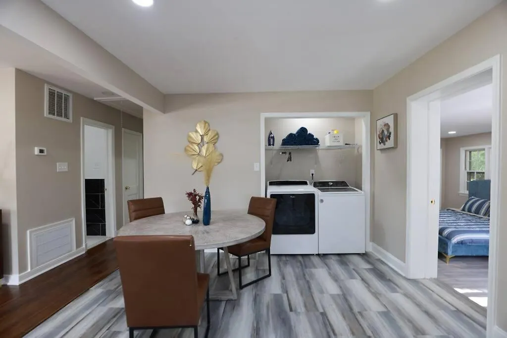 Sleek And Luxe Escape A Haven For Your Staycation! Richmond