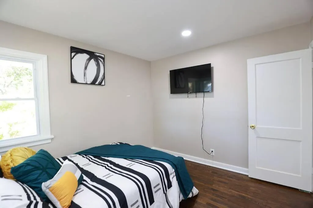 Holiday home Sleek And Luxe Escape A Haven For Your Staycation! Richmond